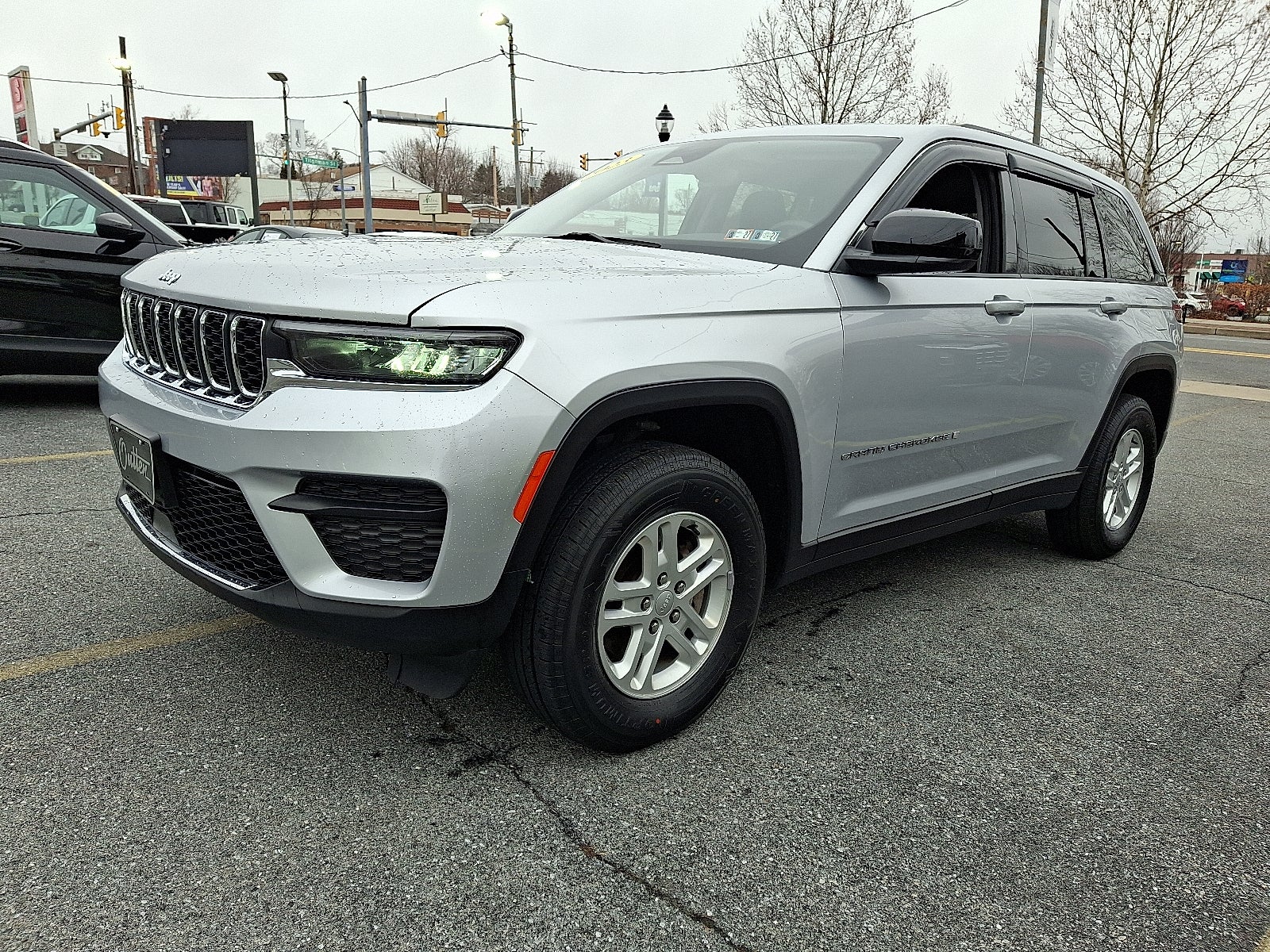 2023 Jeep Grand Cherokee Laredo 4x4 4WD