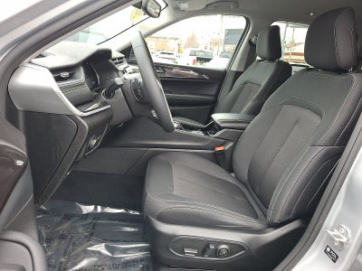 2023 Jeep Grand Cherokee Laredo 4x4 4WD