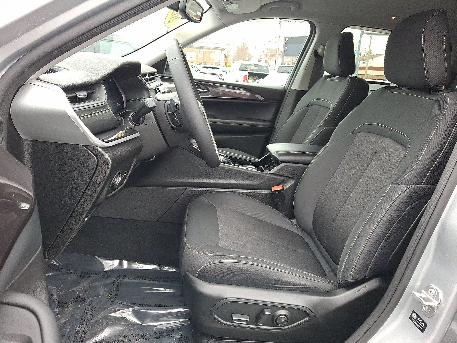 2023 Jeep Grand Cherokee Laredo 4x4 4WD