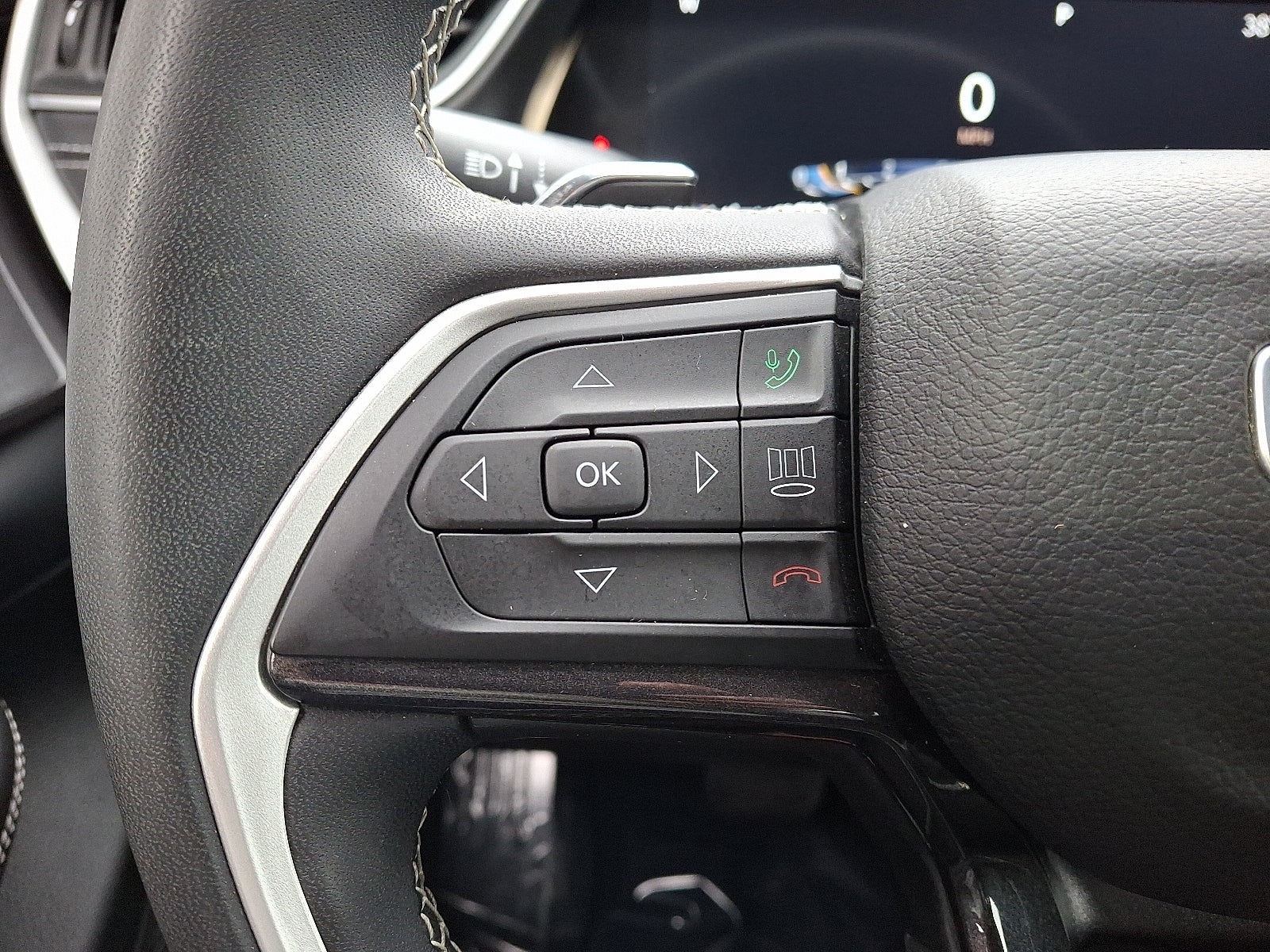 2023 Jeep Grand Cherokee Laredo 4x4 4WD