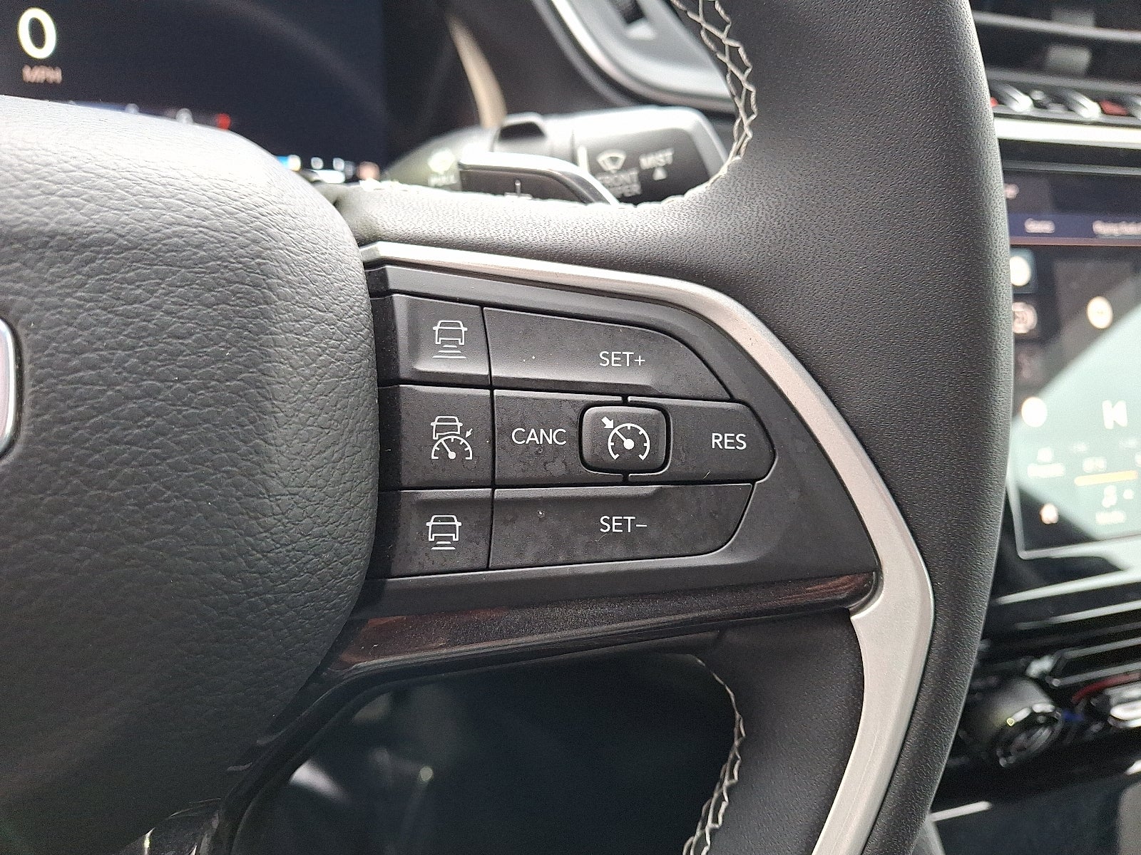 2023 Jeep Grand Cherokee Laredo 4x4 4WD