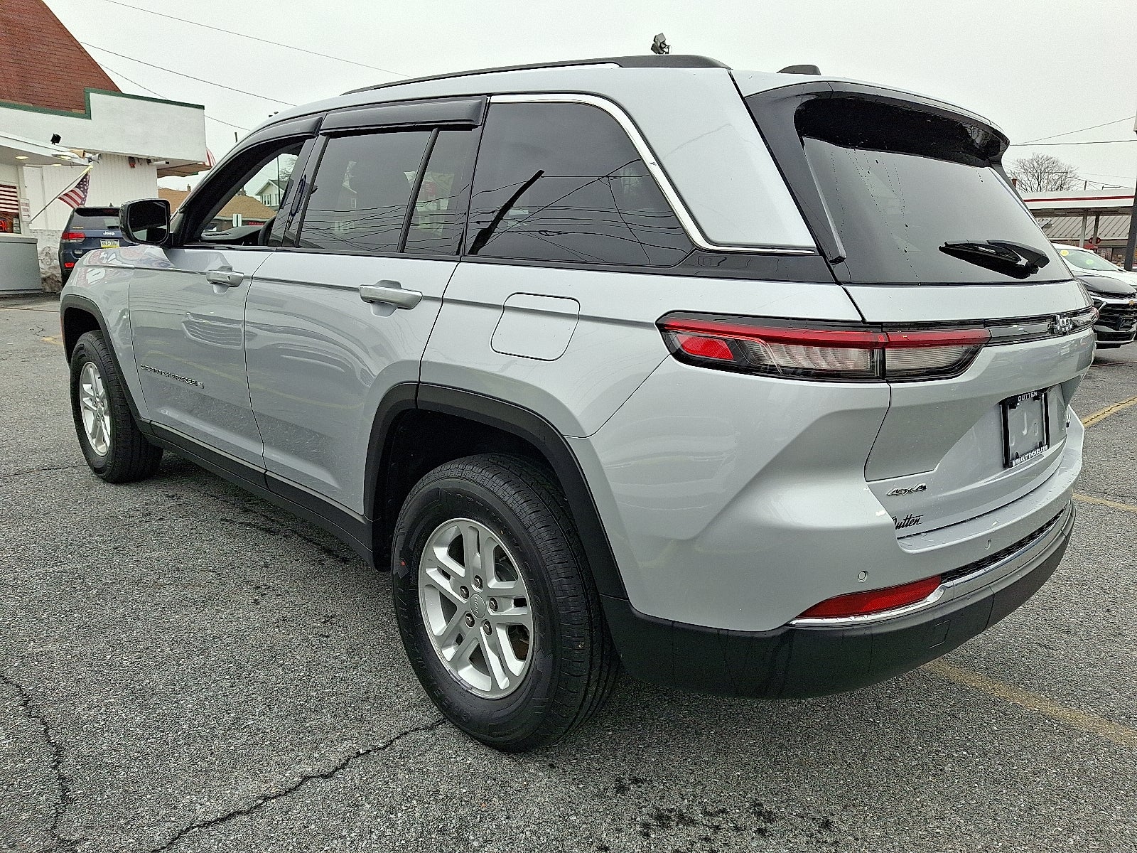 2023 Jeep Grand Cherokee Laredo 4x4 4WD