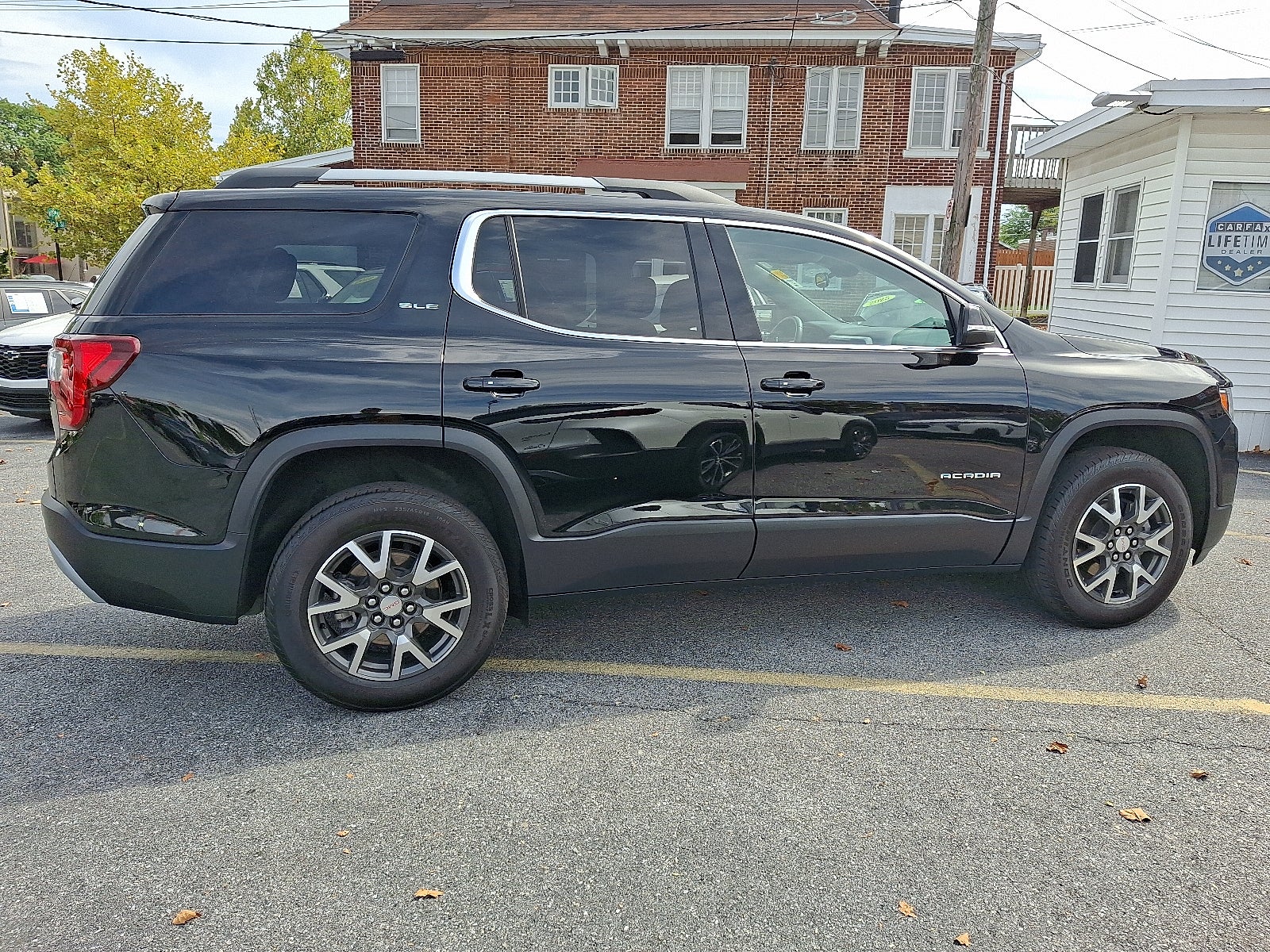 2023 GMC Acadia SLE