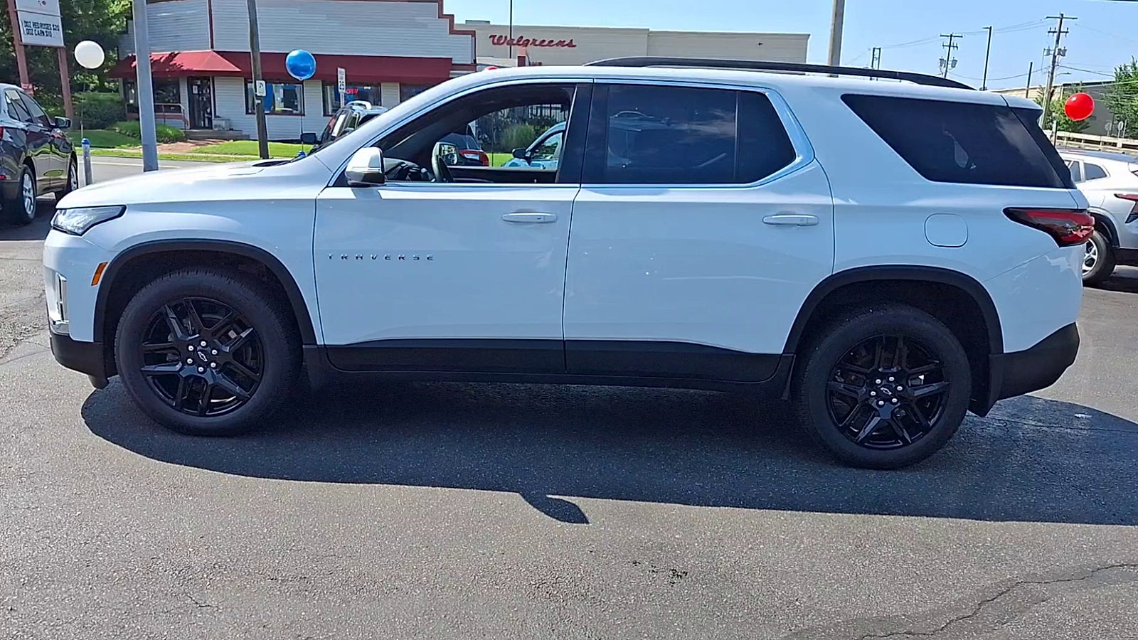 2023 Chevrolet Traverse LT Cloth