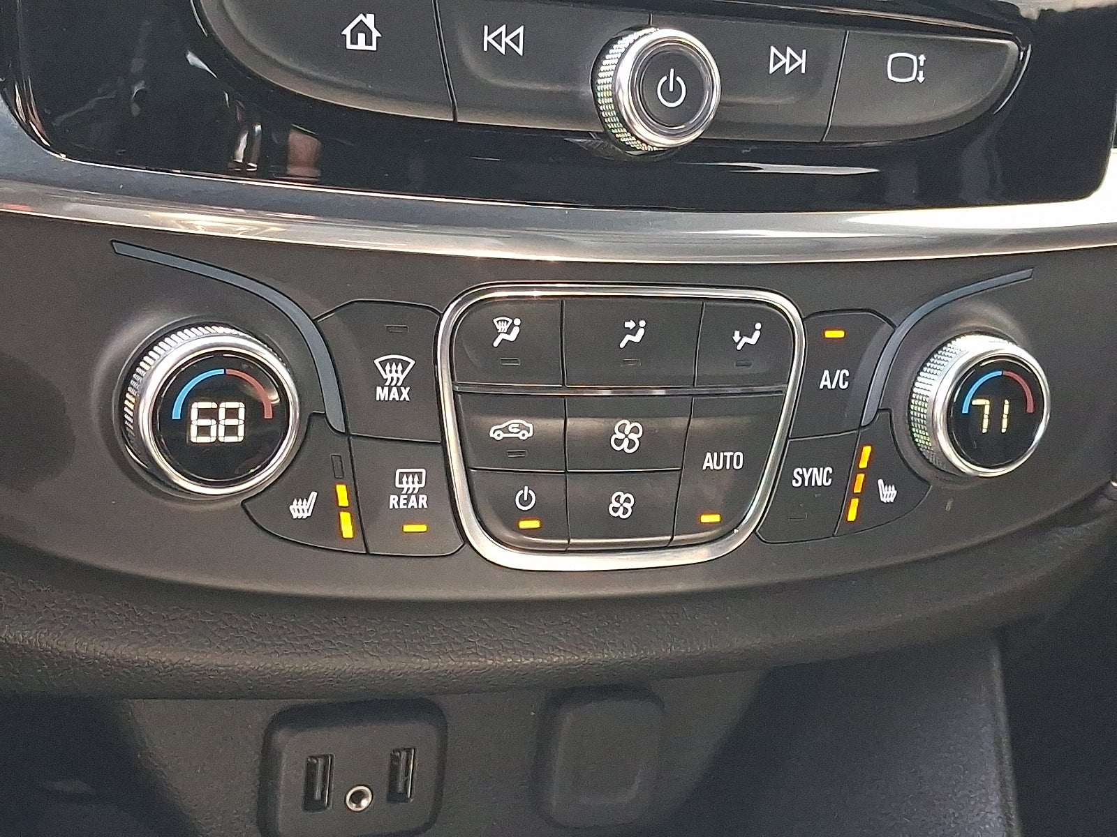 2022 Chevrolet Traverse LT Leather AWD