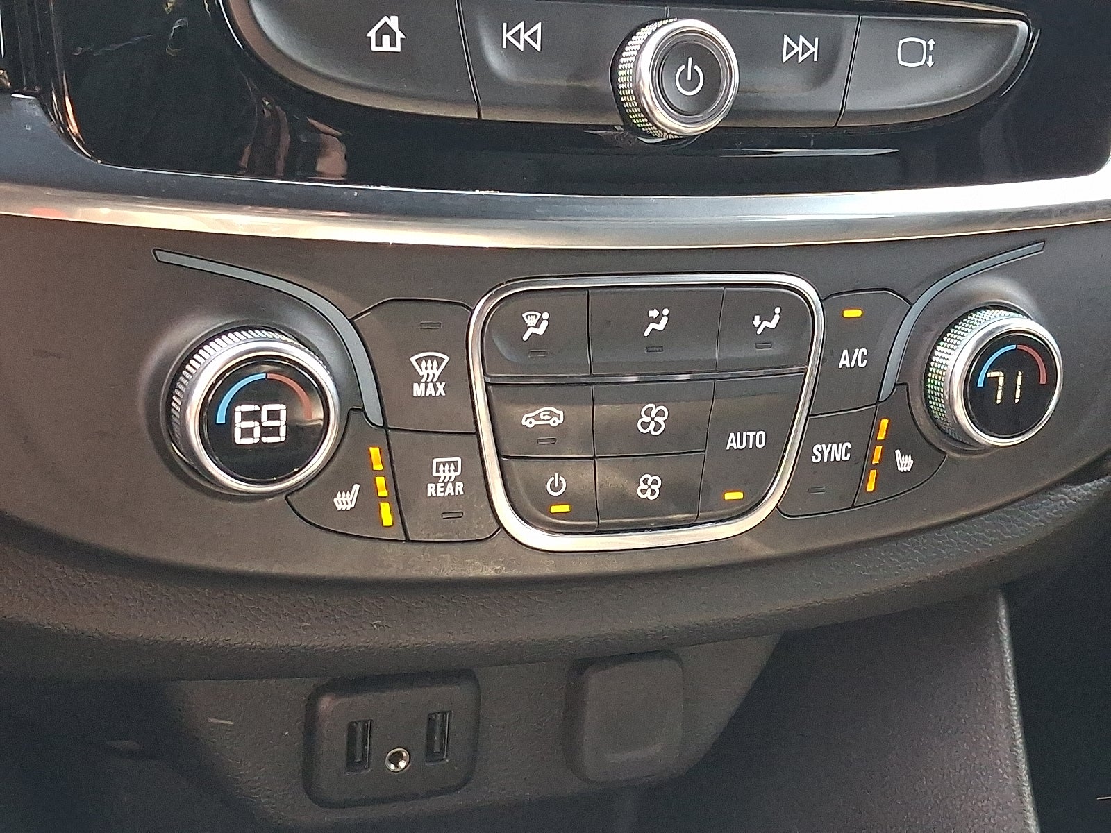 2023 Chevrolet Traverse LT Leather AWD