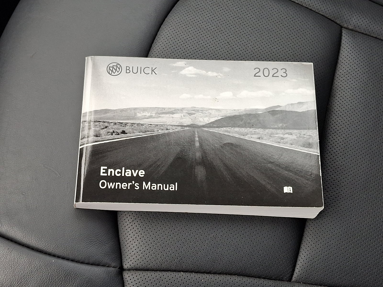 2023 Buick Enclave Essence AWD