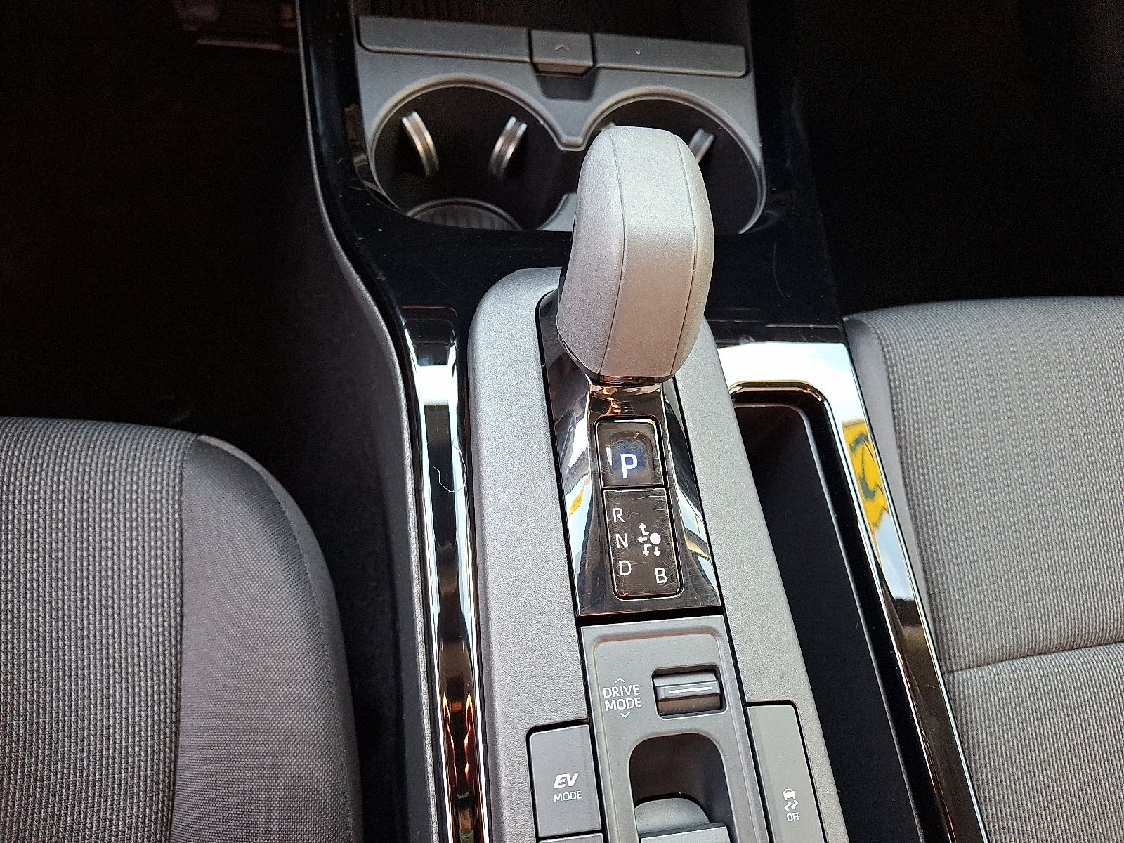 2025 Toyota Prius LE FWD