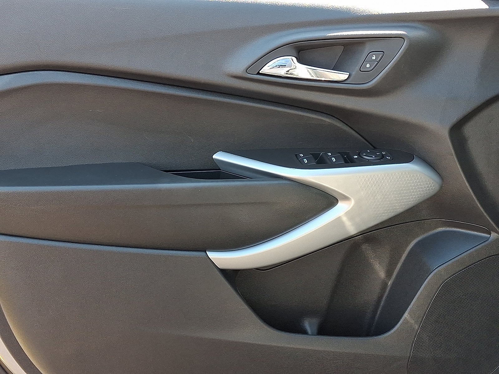 2025 Chevrolet Trax LS FWD