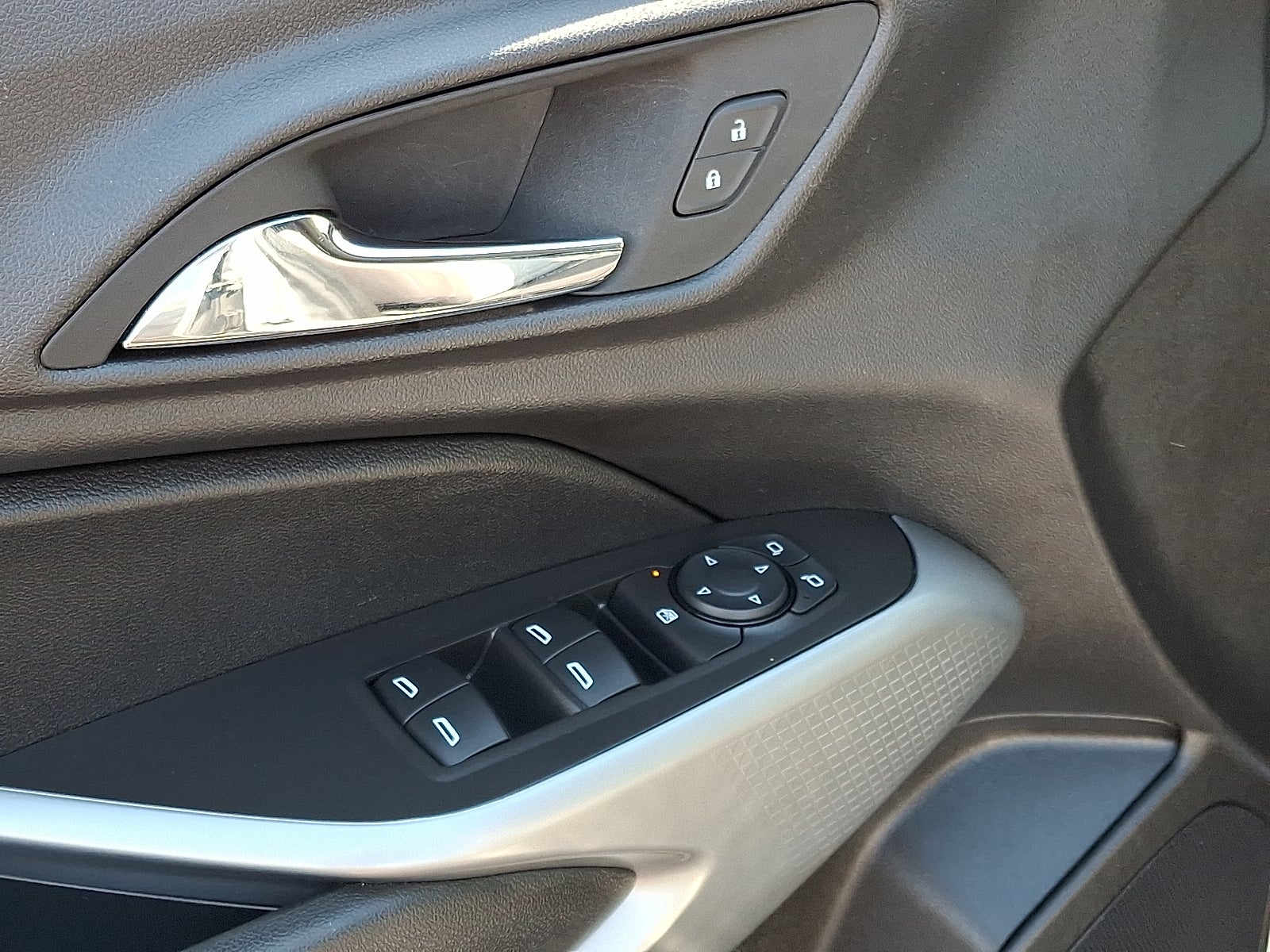 2025 Chevrolet Trax LS FWD