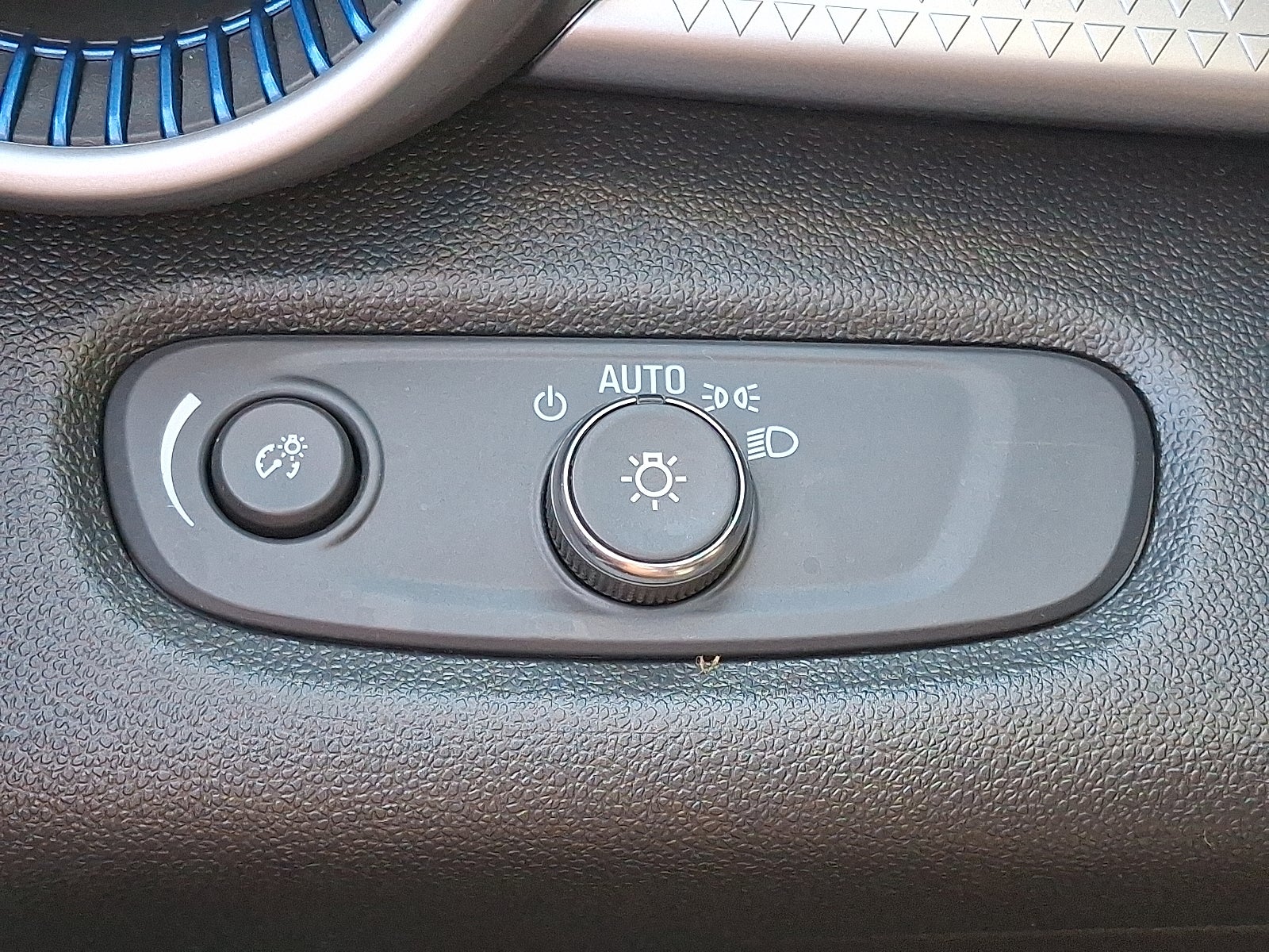 2025 Chevrolet Trax LS FWD