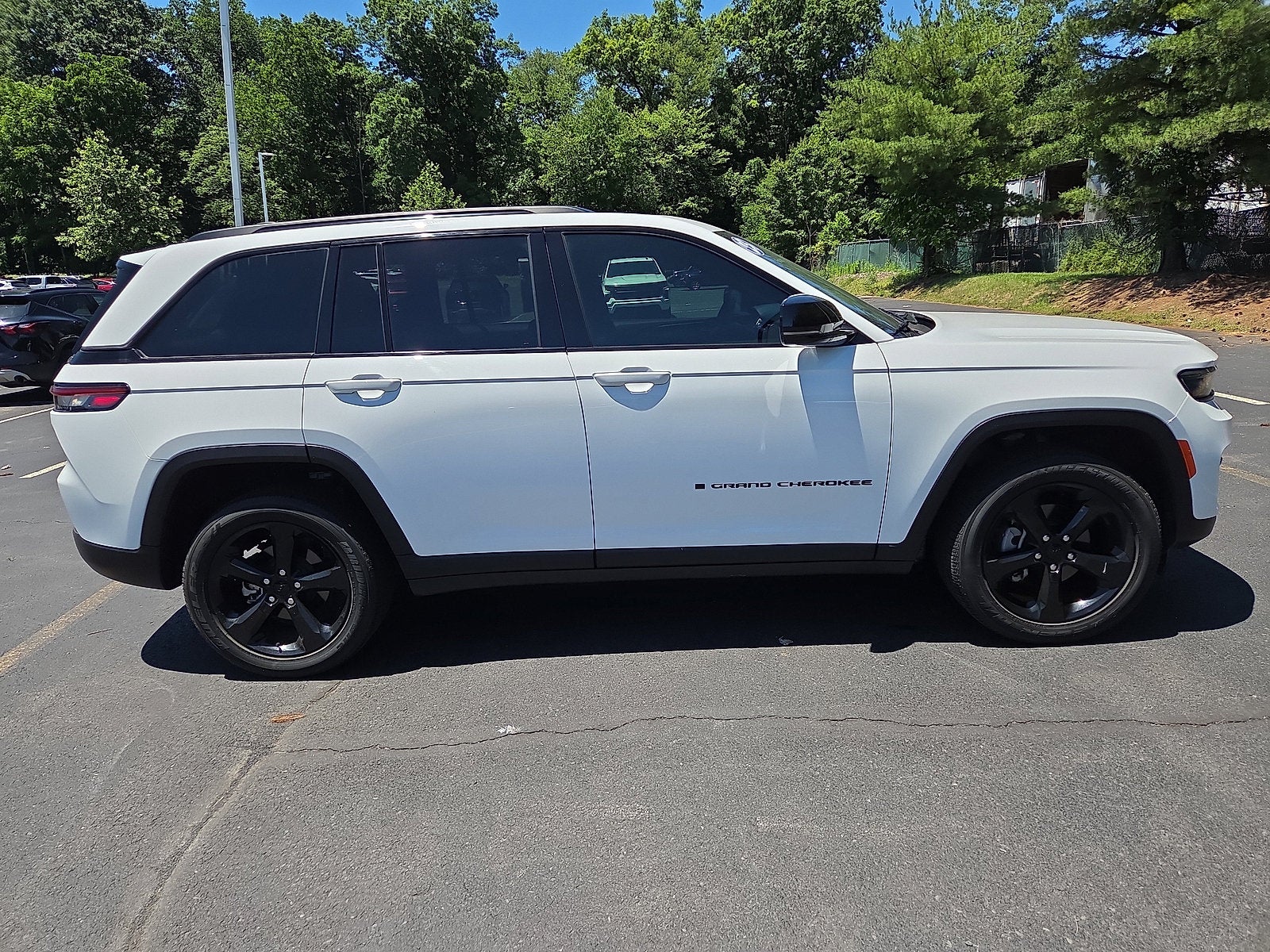 2023 Jeep Grand Cherokee Altitude 4WD
