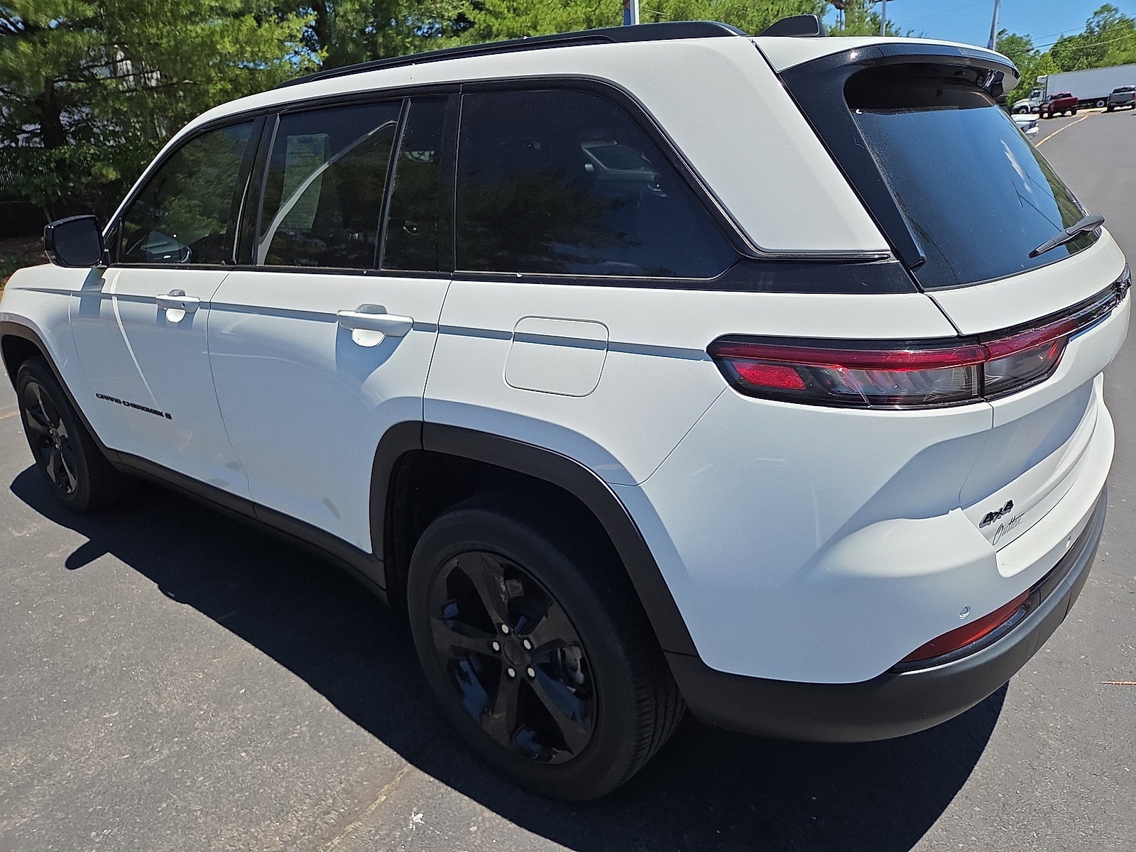 2023 Jeep Grand Cherokee Altitude 4WD