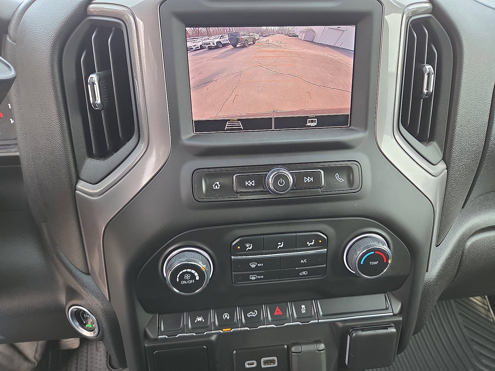 2022 Chevrolet Silverado 1500 Custom 4WD