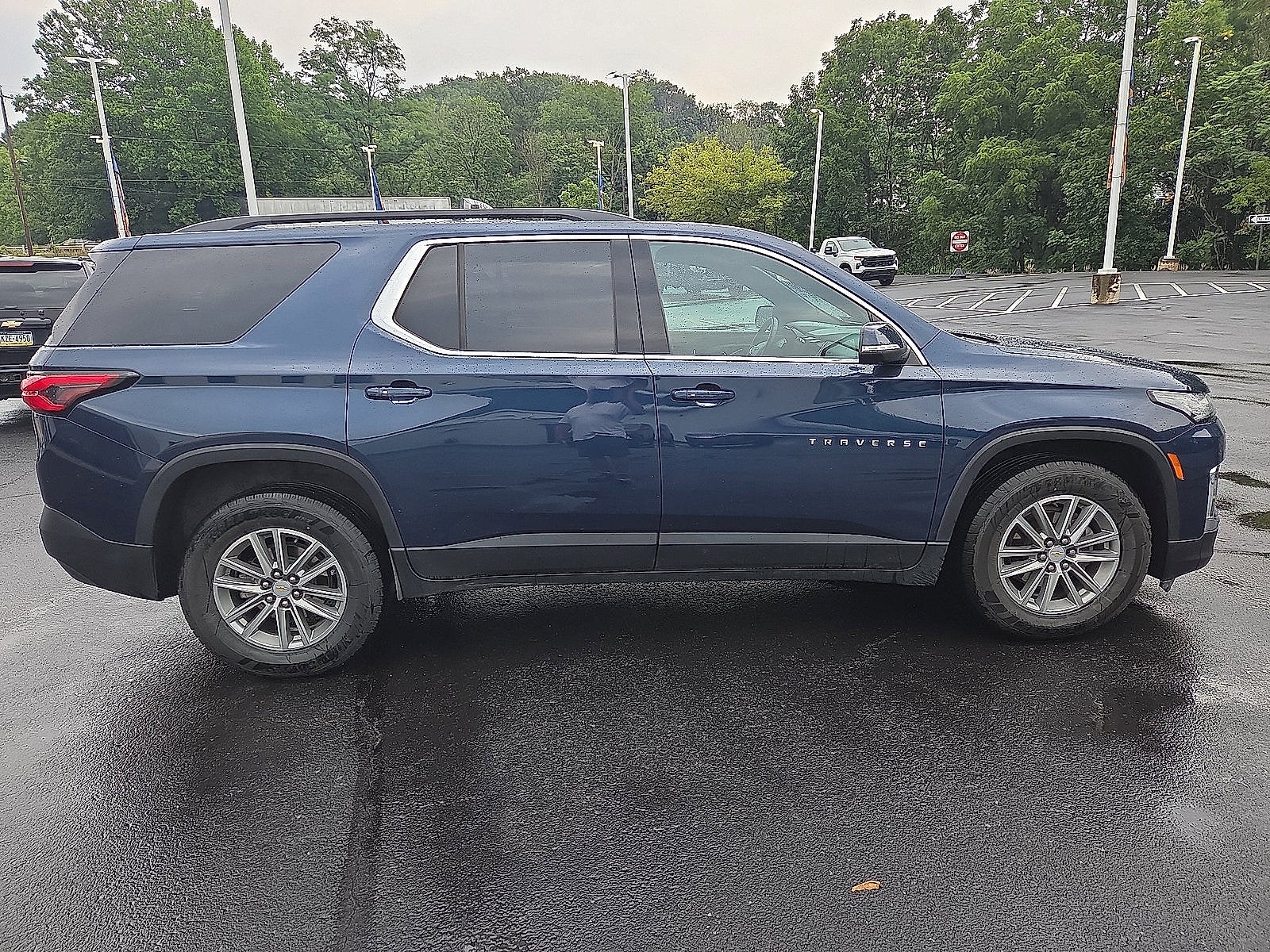 2023 Chevrolet Traverse LT Cloth AWD