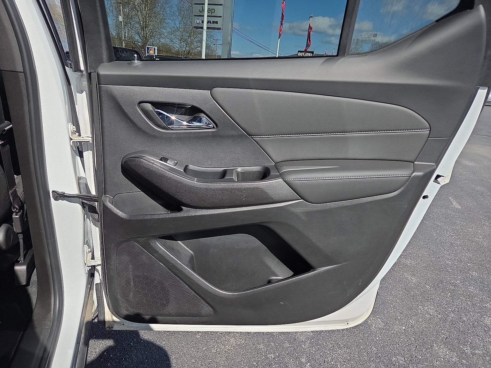 2023 Chevrolet Traverse LT Cloth AWD