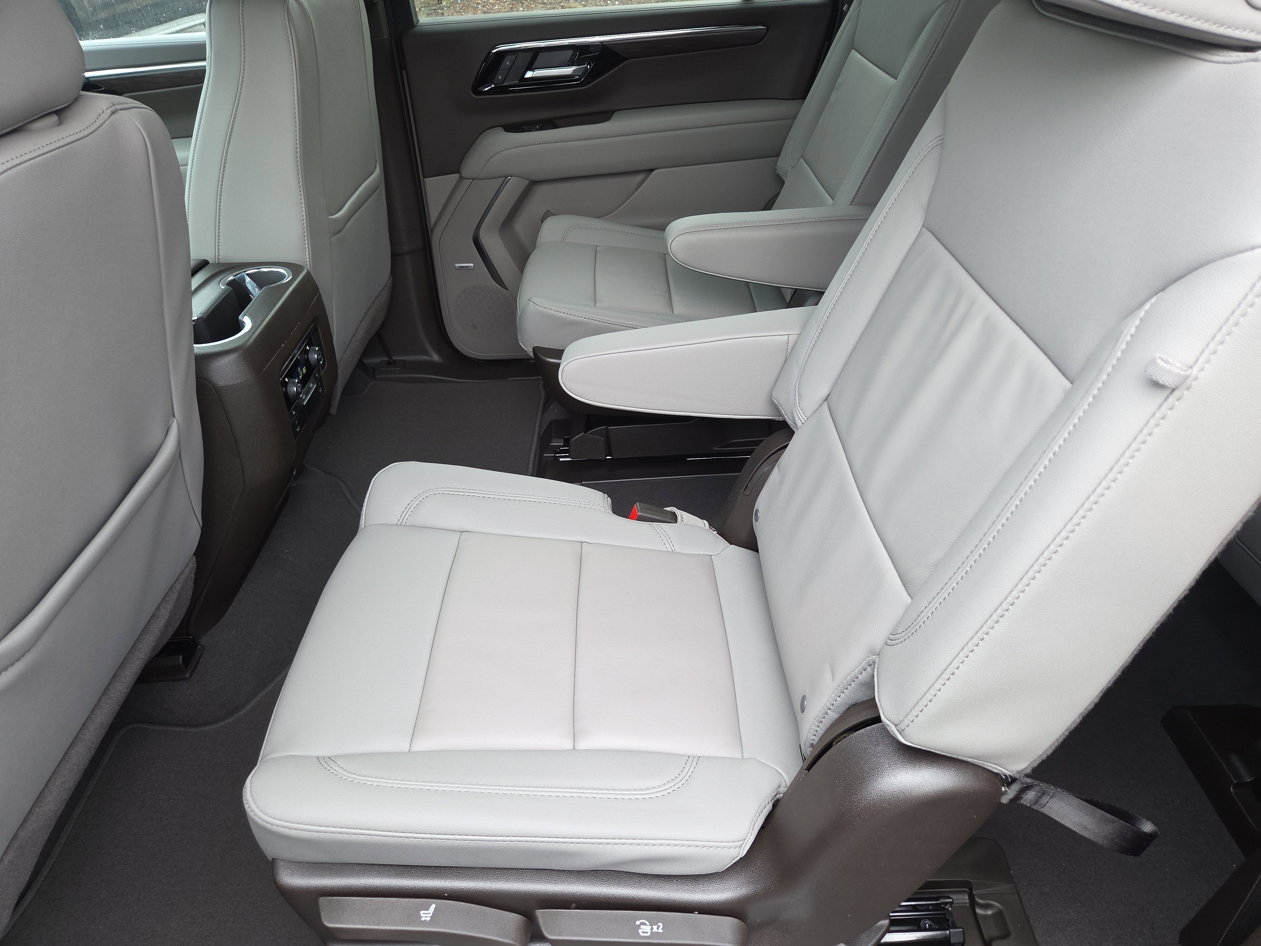 2026 Chevrolet Suburban LT 4WD