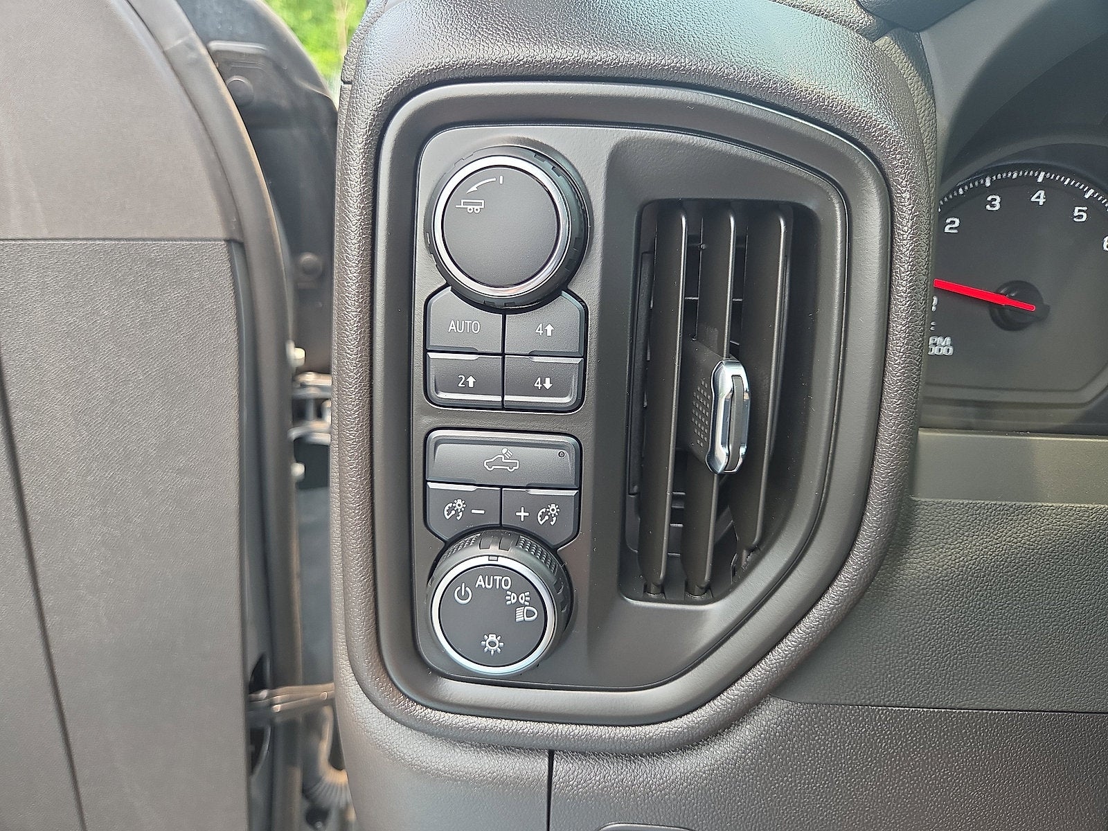 2024 Chevrolet Silverado 1500 Custom Trail Boss 4WD
