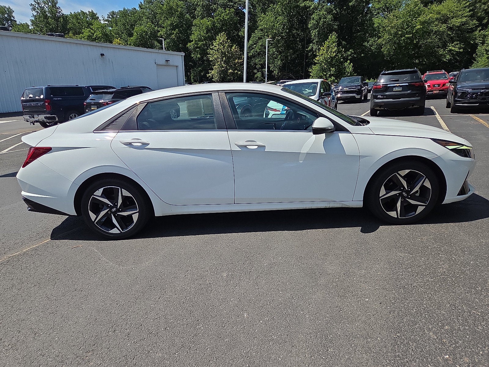 2022 Hyundai Elantra SEL FWD