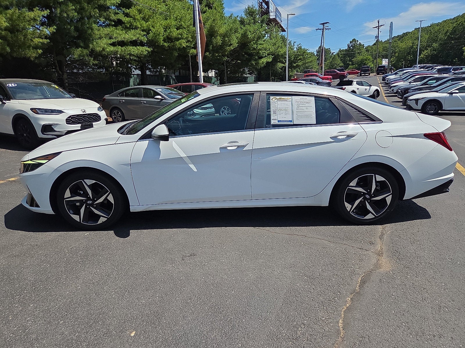 2022 Hyundai Elantra SEL FWD