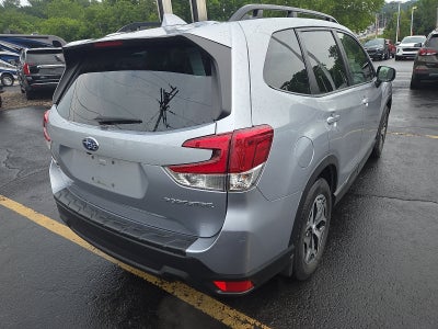 2023 Subaru Forester Premium AWD