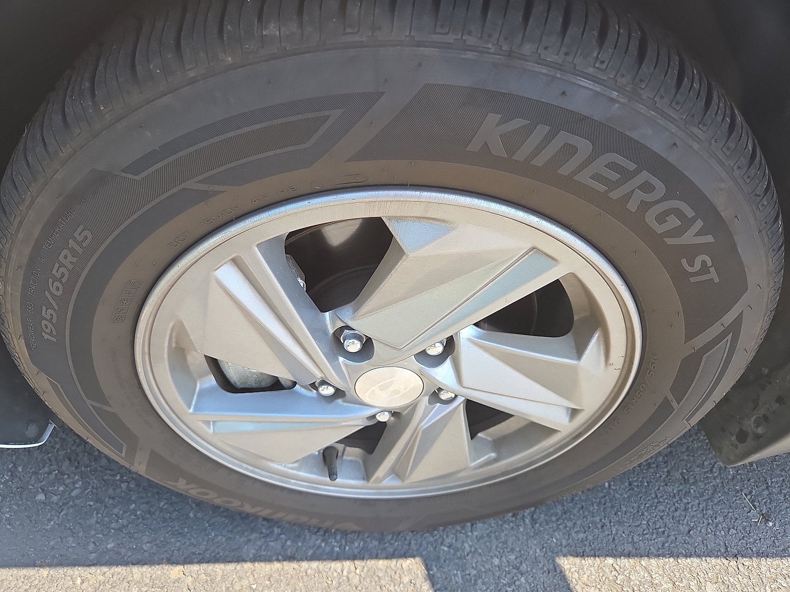 2024 Hyundai Elantra SE FWD