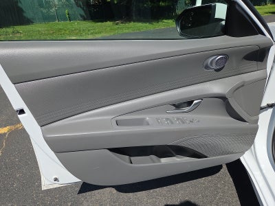 2024 Hyundai Elantra SE FWD