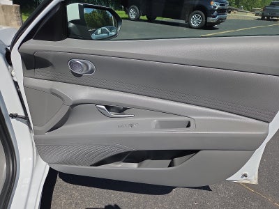 2024 Hyundai Elantra SE FWD