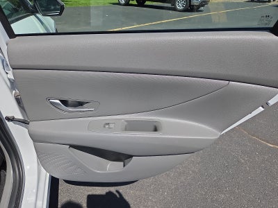 2024 Hyundai Elantra SE FWD