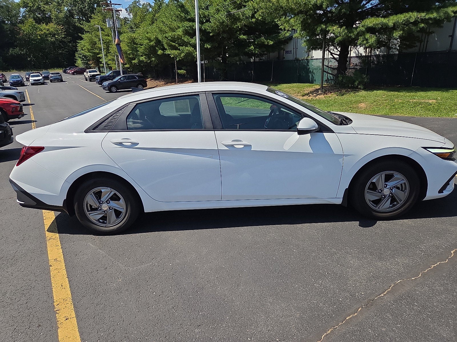 2024 Hyundai Elantra SE FWD