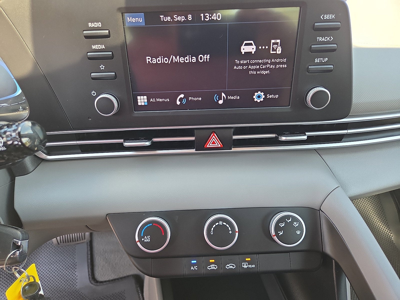 2024 Hyundai Elantra SE FWD