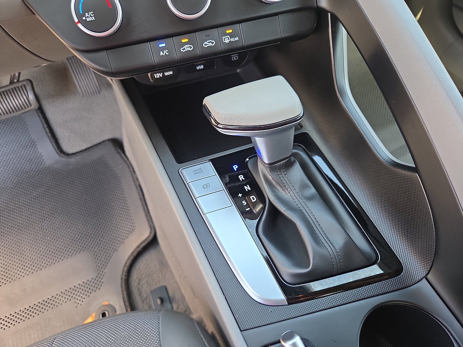 2024 Hyundai Elantra SE FWD