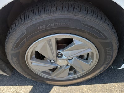 2024 Hyundai Elantra SE FWD