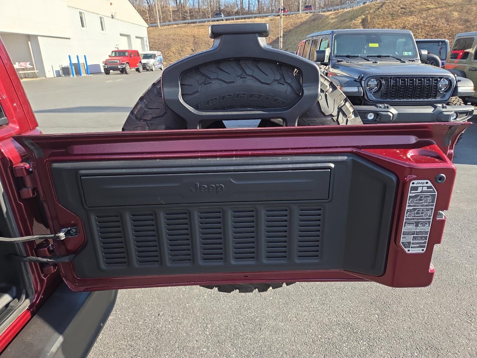 2022 Jeep Wrangler Unlimited Sahara Altitude 4x4