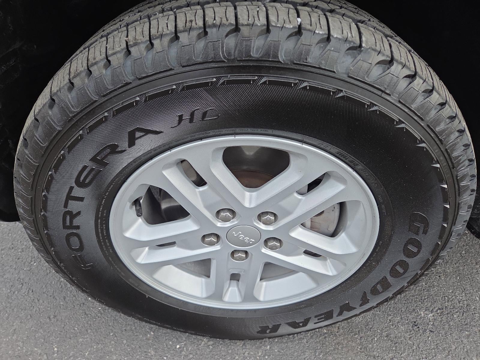 2023 Jeep Grand Cherokee Laredo 4x4