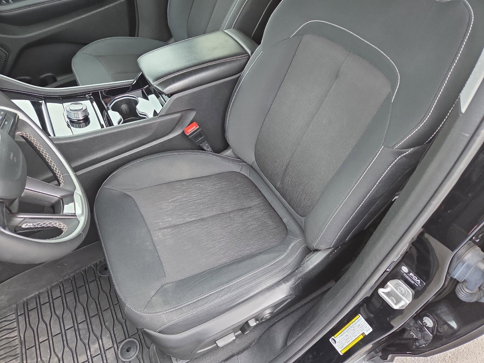 2023 Jeep Grand Cherokee Laredo 4x4