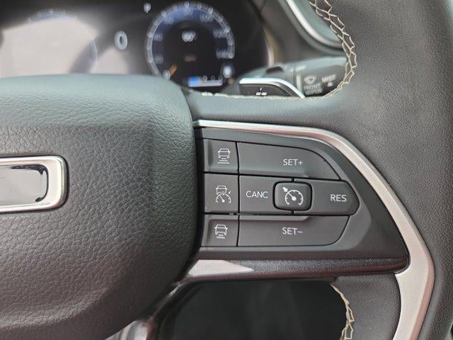 2023 Jeep Grand Cherokee L Laredo 4x4