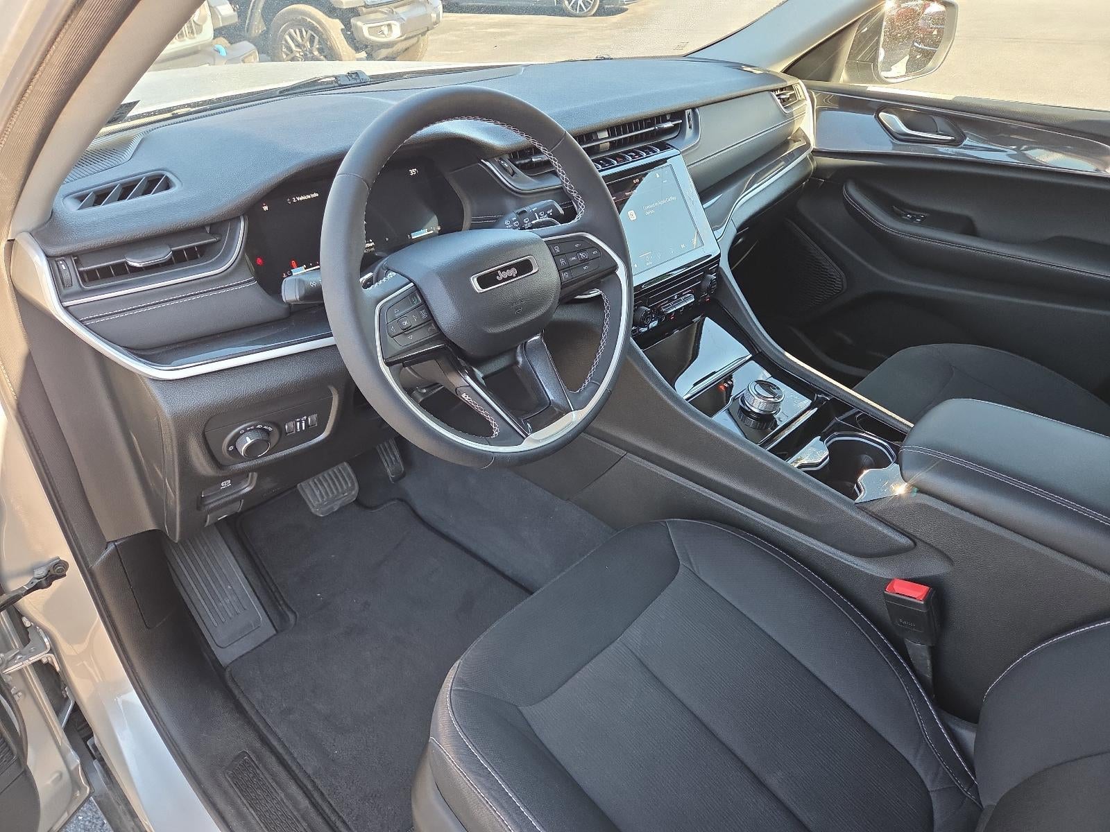 2023 Jeep Grand Cherokee L Laredo 4x4