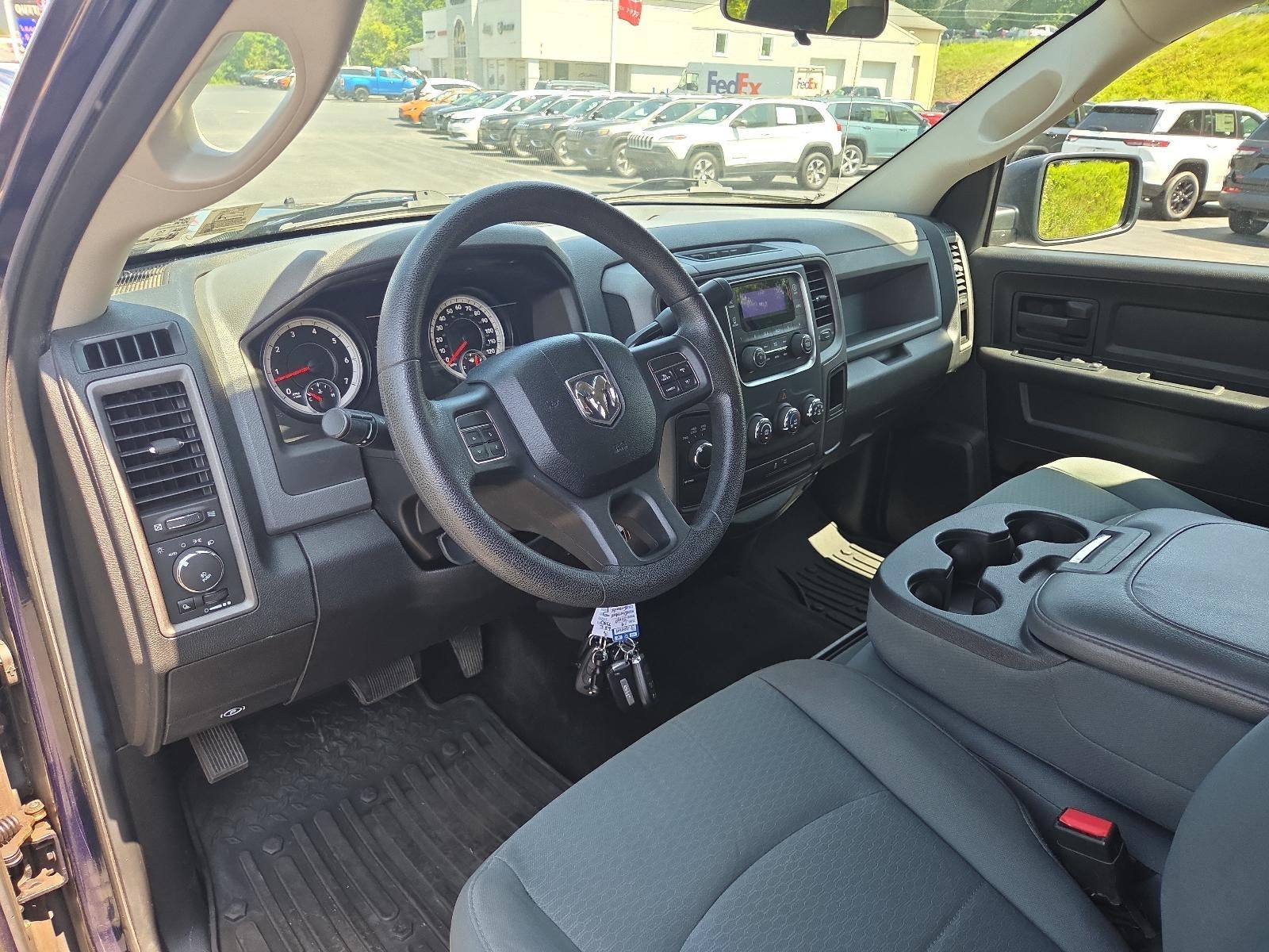 2014 RAM 1500 4WD Crew Cab 5.7 Ft Box Express