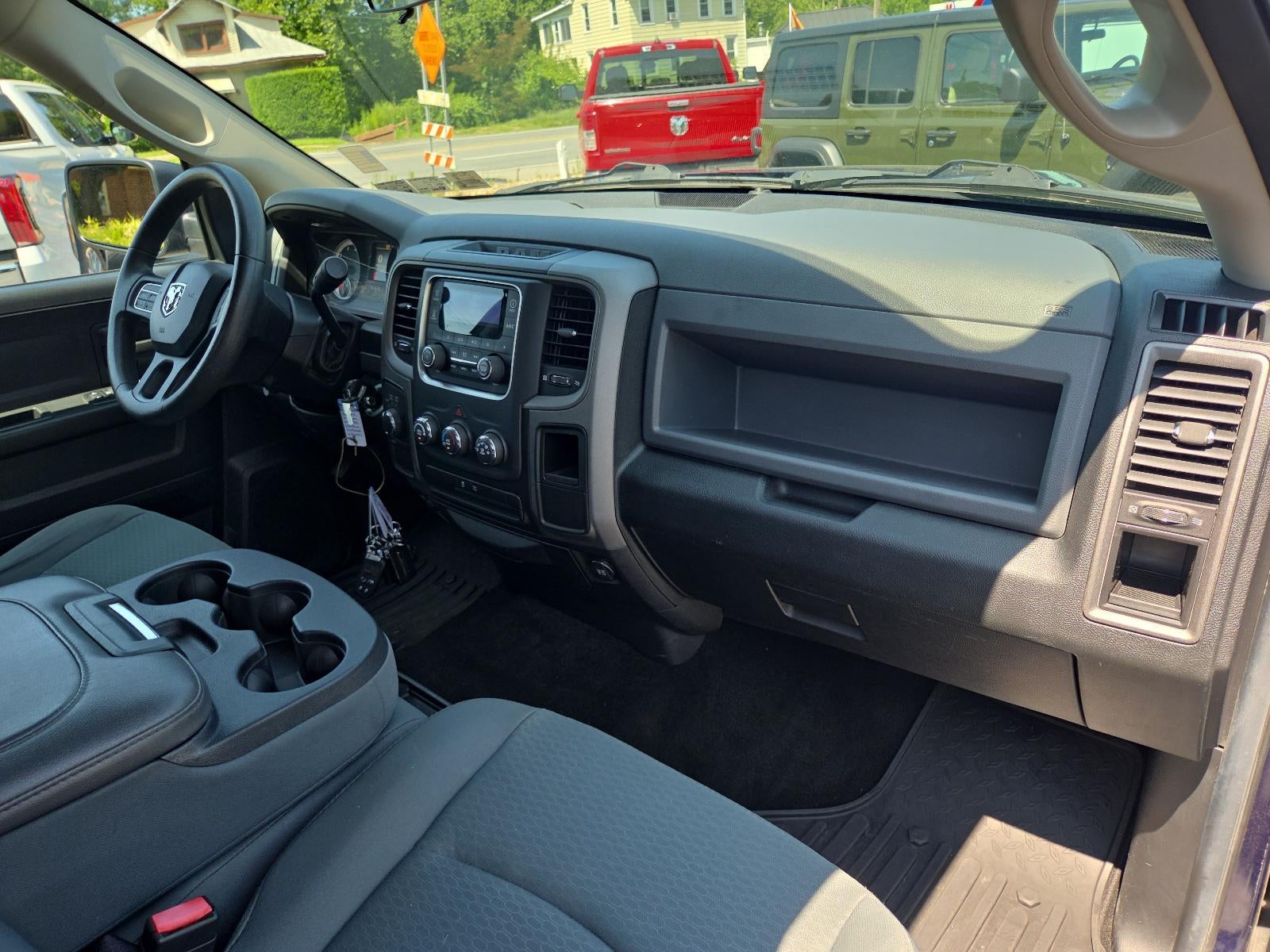 2014 RAM 1500 4WD Crew Cab 5.7 Ft Box Express