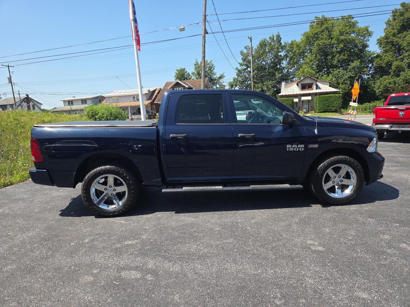 2014 RAM 1500 4WD Crew Cab 5.7 Ft Box Express