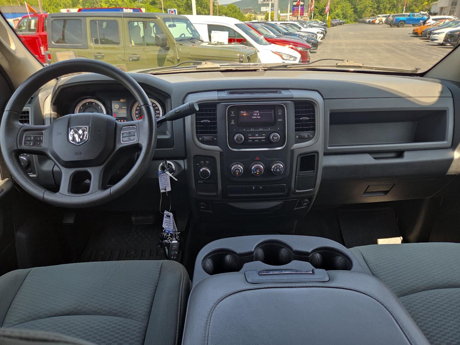 2014 RAM 1500 4WD Crew Cab 5.7 Ft Box Express