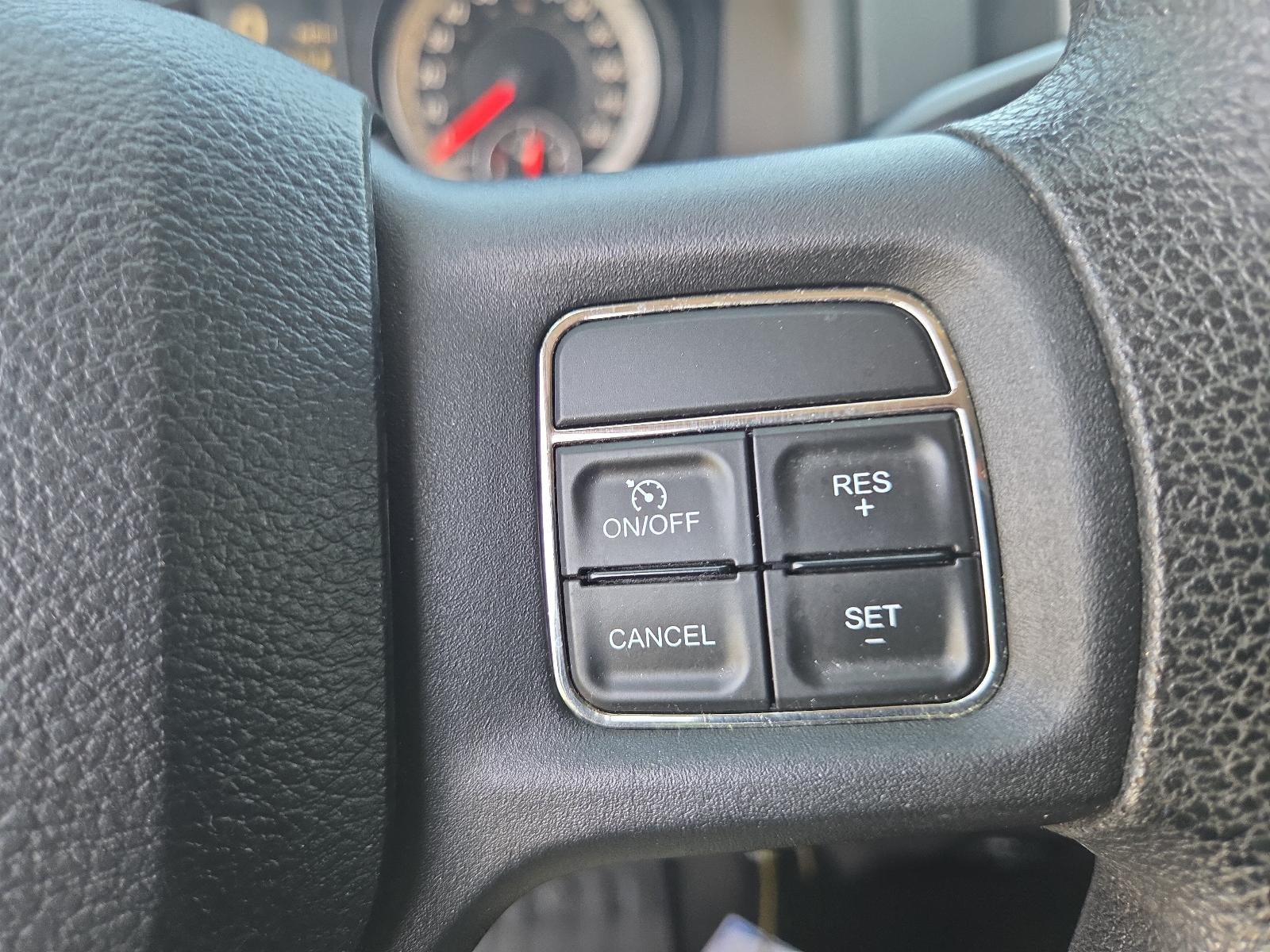 2014 RAM 1500 4WD Crew Cab 5.7 Ft Box Express