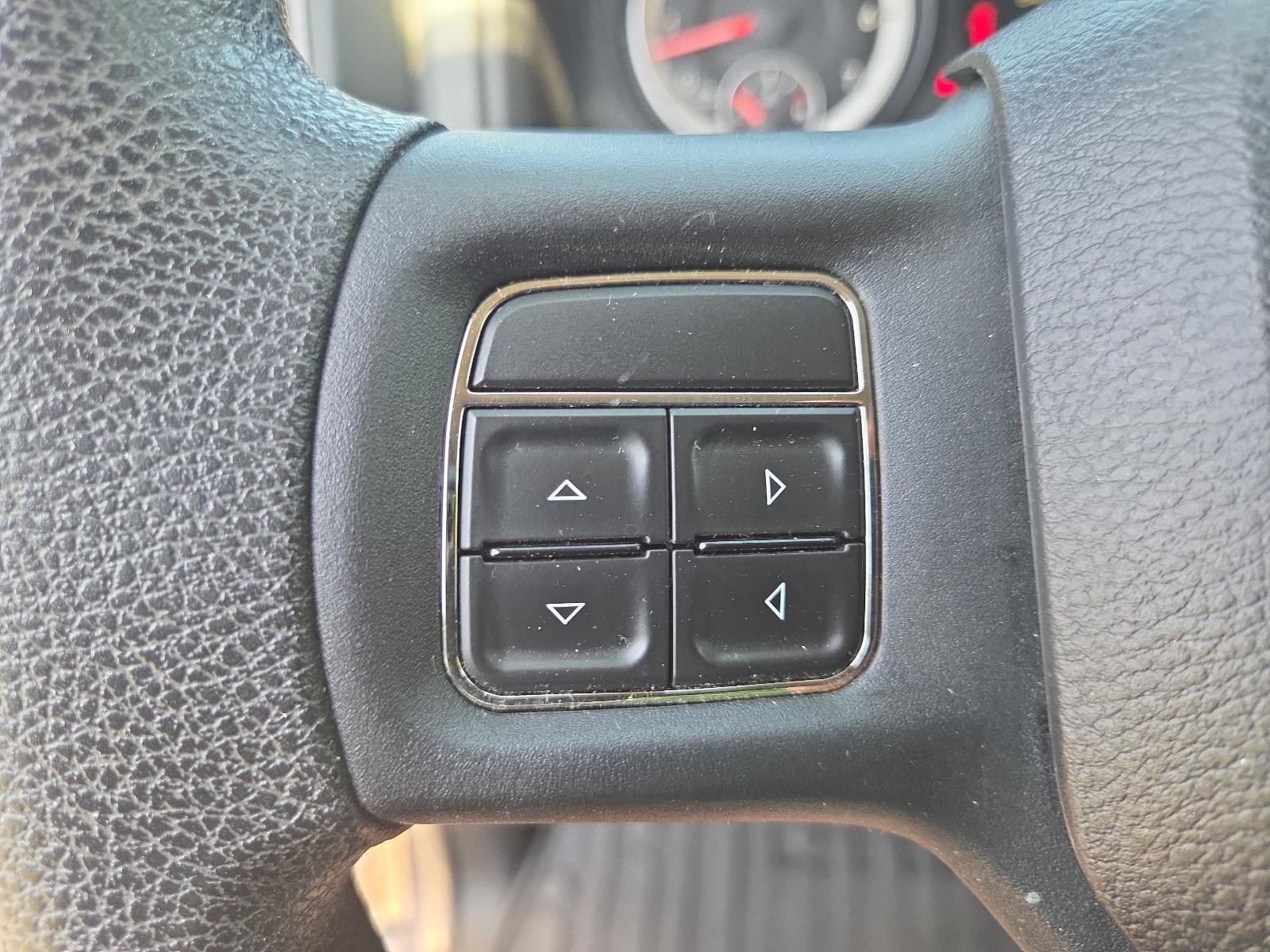 2014 RAM 1500 4WD Crew Cab 5.7 Ft Box Express