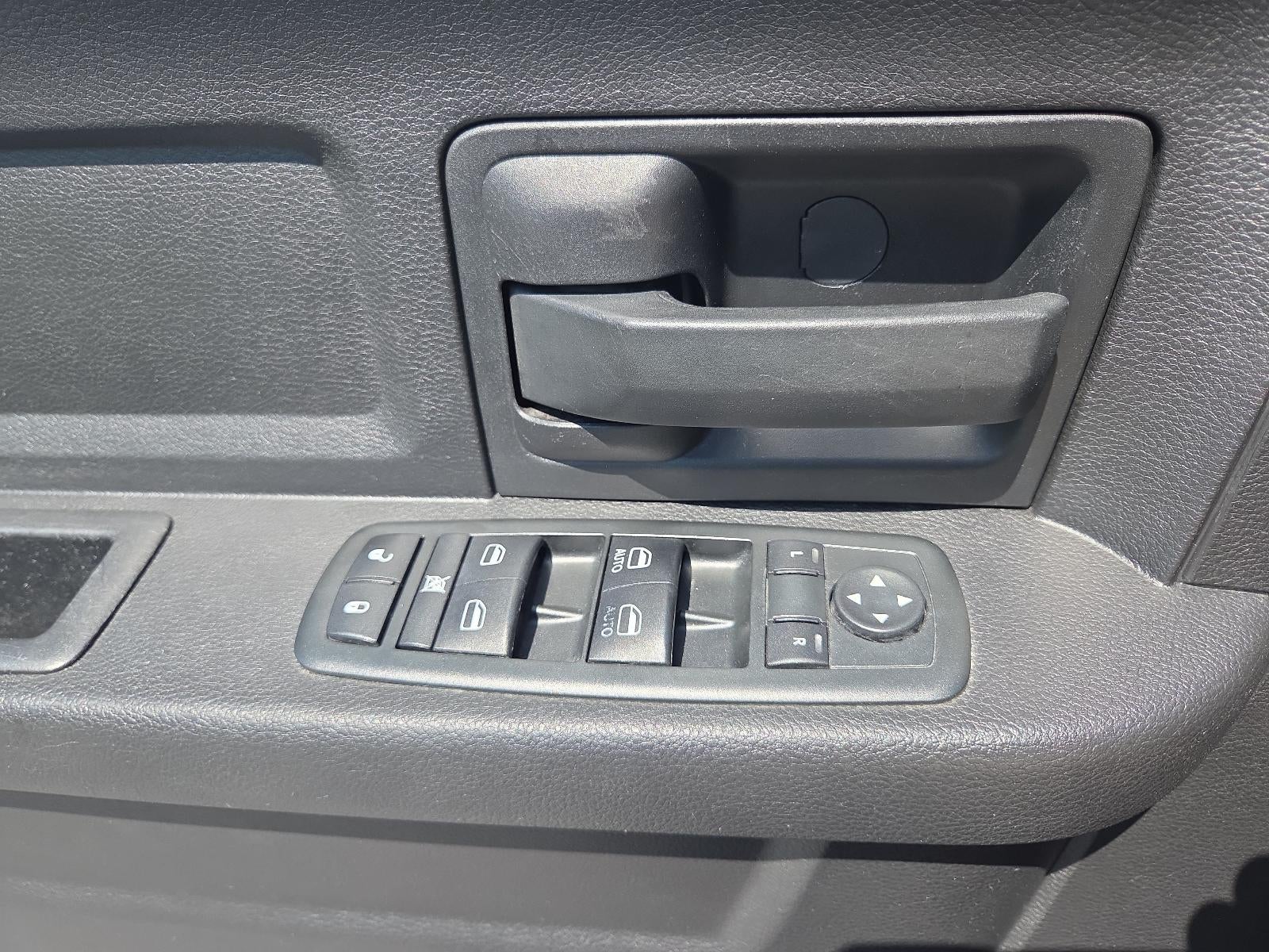 2014 RAM 1500 4WD Crew Cab 5.7 Ft Box Express