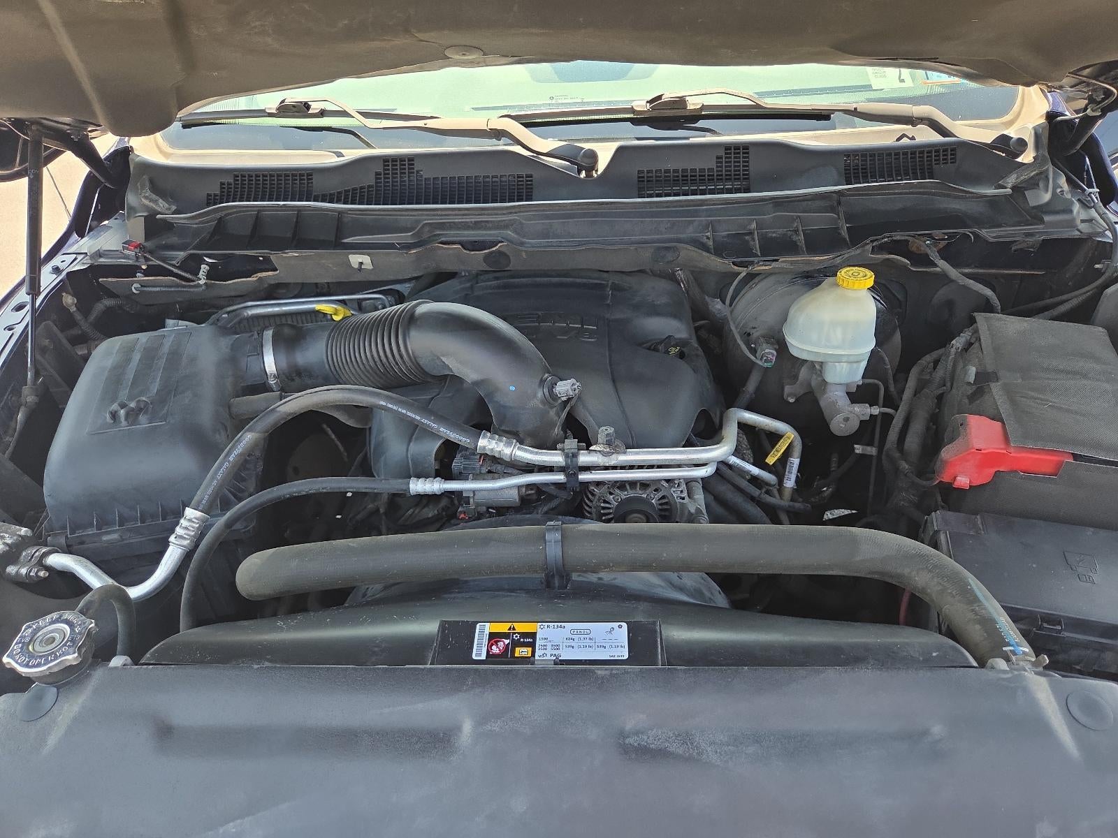 2014 RAM 1500 4WD Crew Cab 5.7 Ft Box Express