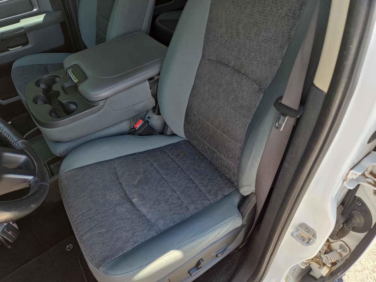 2016 RAM 1500 4WD Crew Cab 5.7 Ft Box Big Horn
