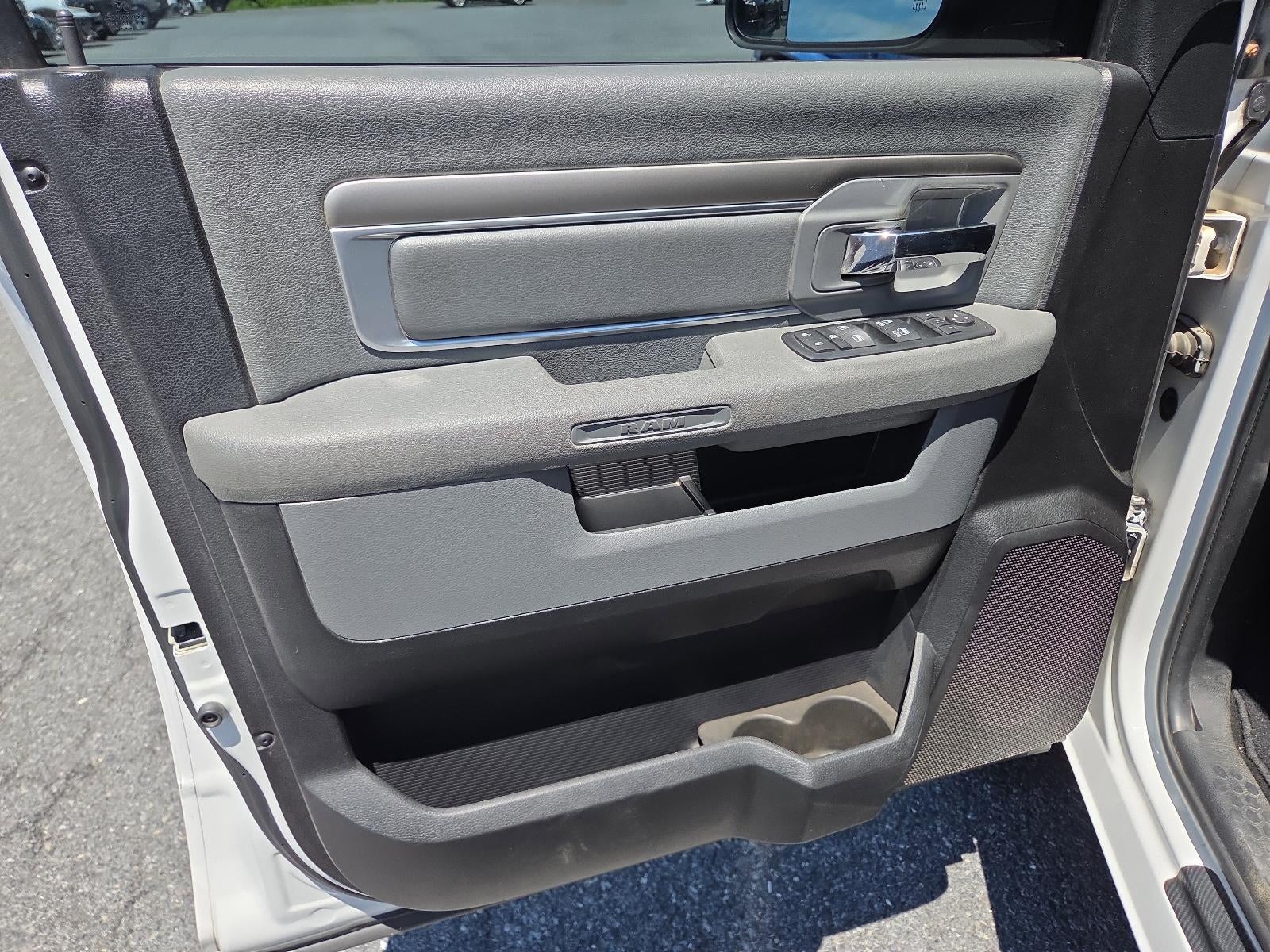 2016 RAM 1500 4WD Crew Cab 5.7 Ft Box Big Horn