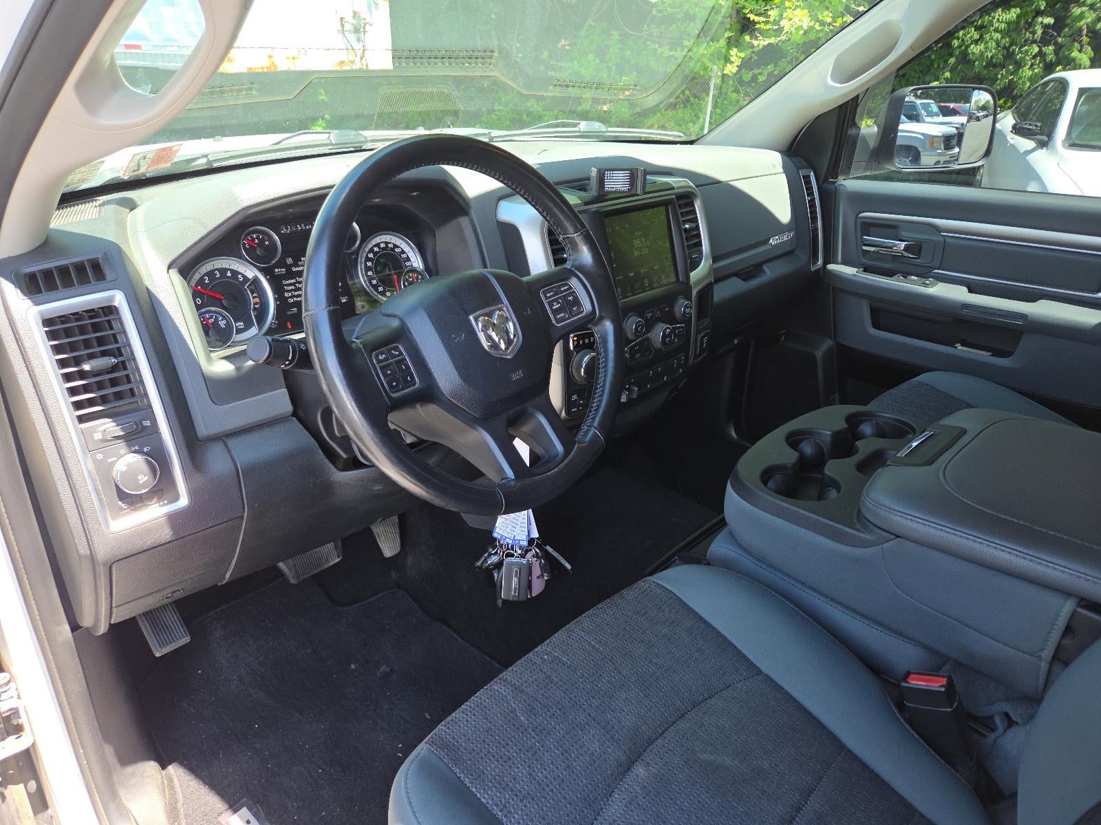 2016 RAM 1500 4WD Crew Cab 5.7 Ft Box Big Horn