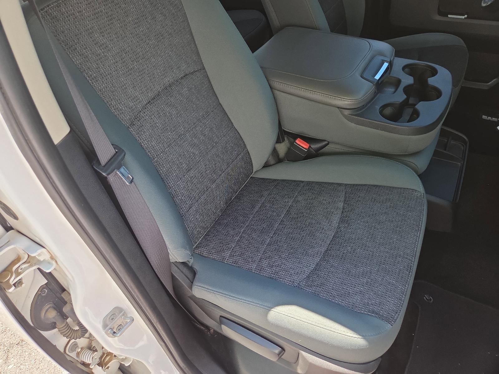 2016 RAM 1500 4WD Crew Cab 5.7 Ft Box Big Horn